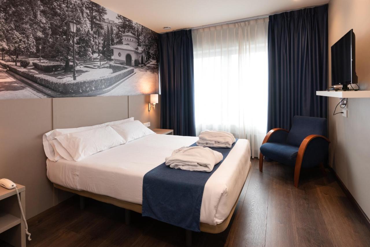 Aparthotel Campus Oviedo Eksteriør bilde