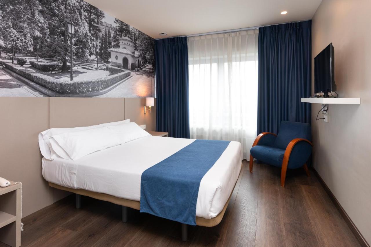 Aparthotel Campus Oviedo Eksteriør bilde