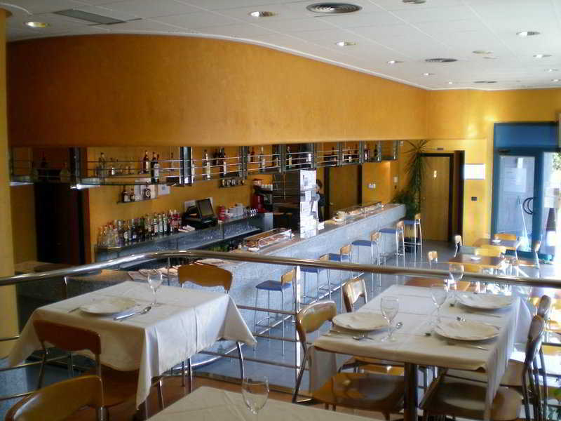 Aparthotel Campus Oviedo Restaurant bilde