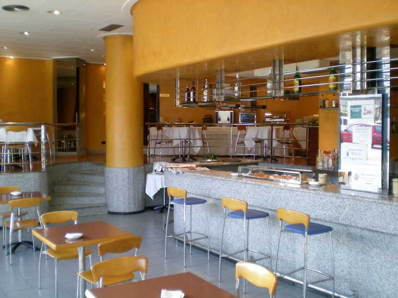Aparthotel Campus Oviedo Restaurant bilde
