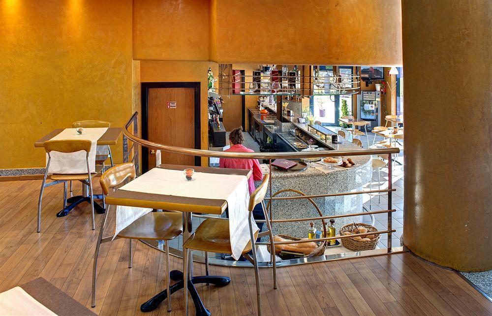 Aparthotel Campus Oviedo Eksteriør bilde