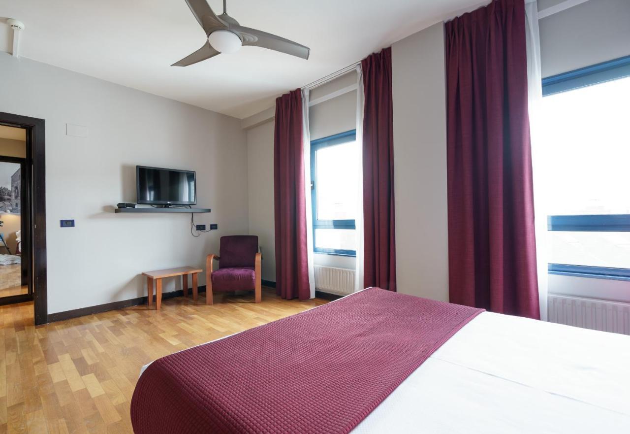 Aparthotel Campus Oviedo Eksteriør bilde