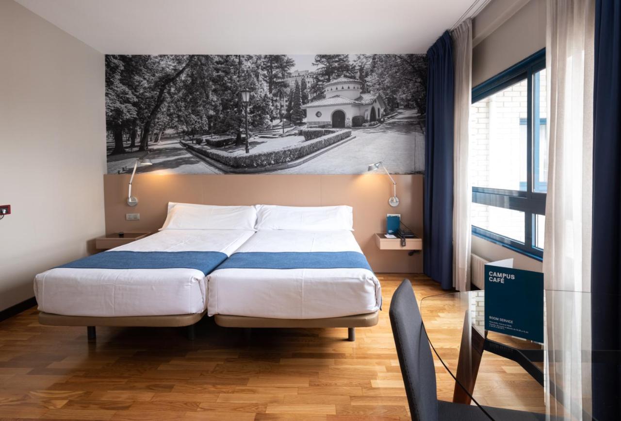 Aparthotel Campus Oviedo Eksteriør bilde