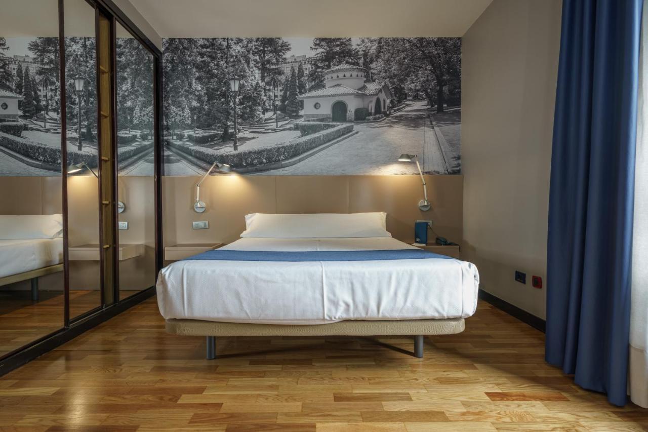 Aparthotel Campus Oviedo Eksteriør bilde