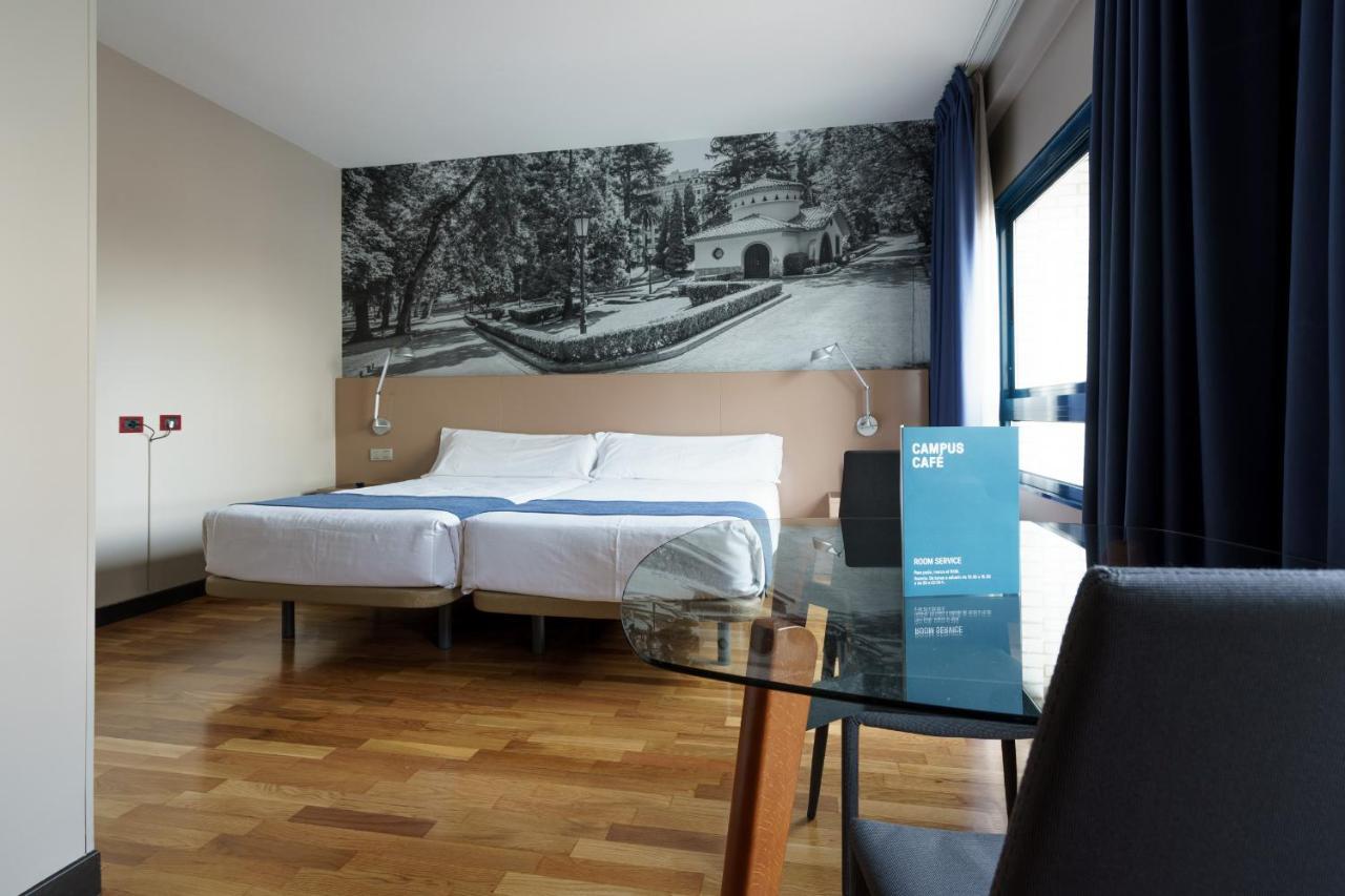 Aparthotel Campus Oviedo Eksteriør bilde