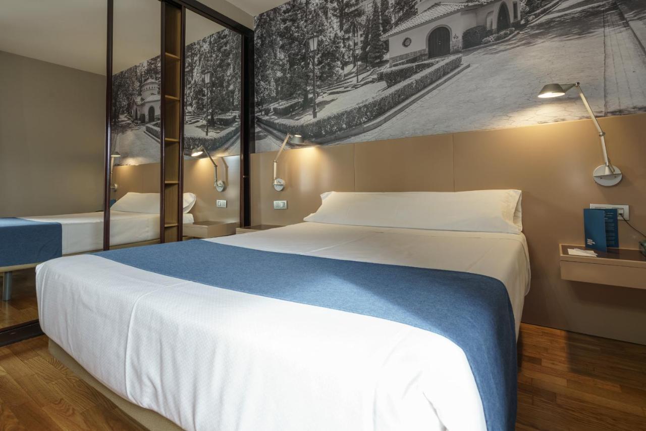 Aparthotel Campus Oviedo Eksteriør bilde