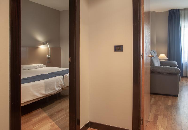 Aparthotel Campus Oviedo Eksteriør bilde
